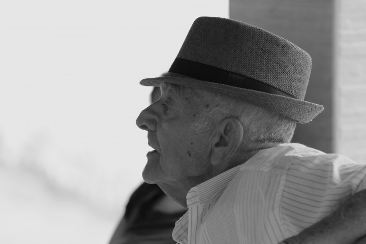 Bolzano. La Provincia taglia i contributi alle associazioni di volontariato che si occupano degli anziani. Scatta la protesta “decisione indegna. Durante il lockdown non ci siamo mai fermati”