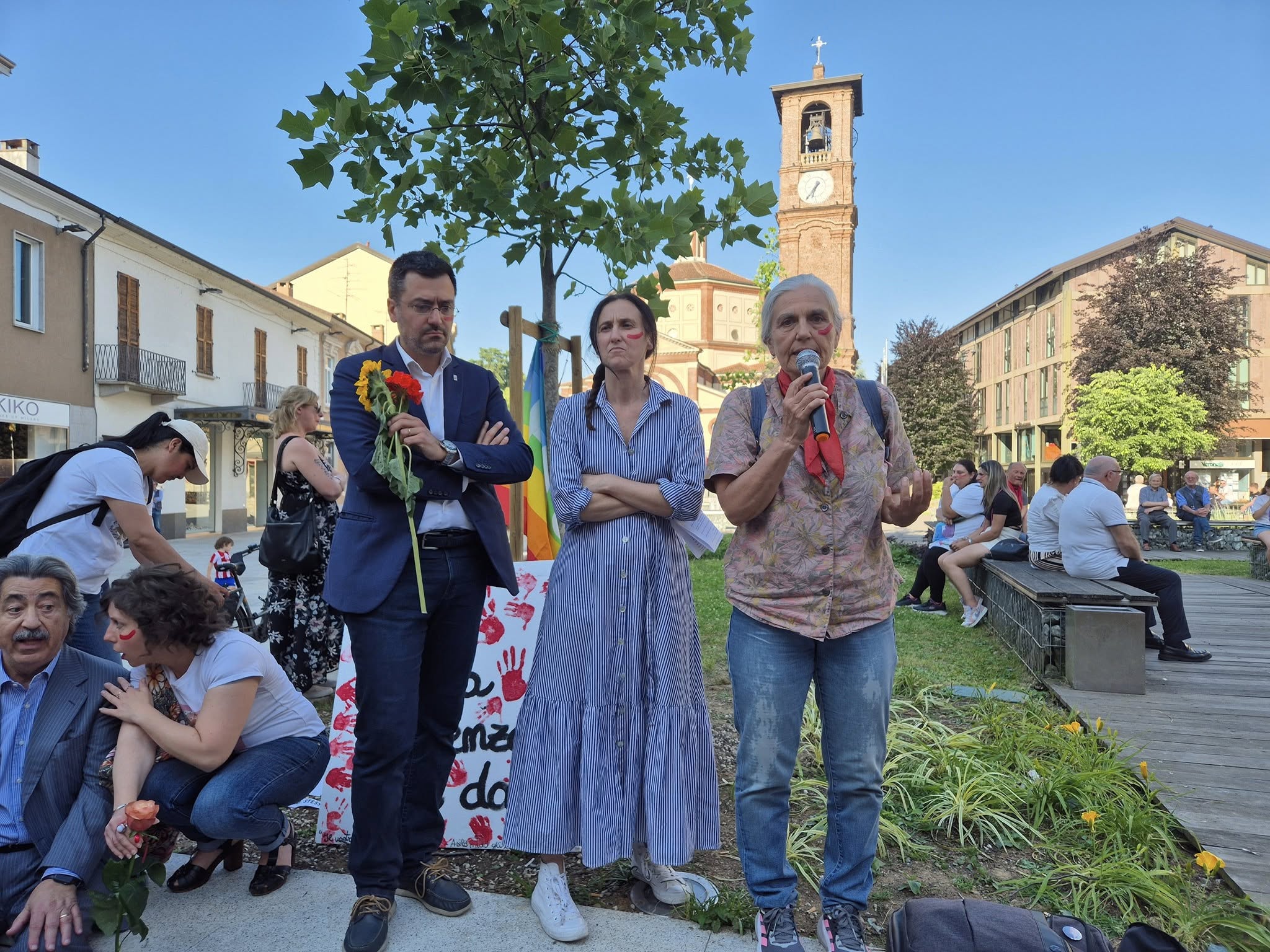Legnano (MI), tante persone al presidio pubblico contro la violenza sulle donne