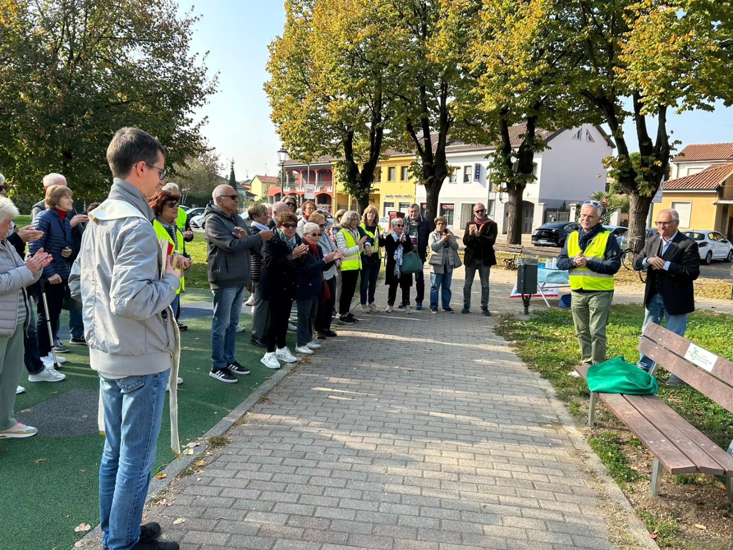 Arluno (MI), Auser dona una panchina al comune