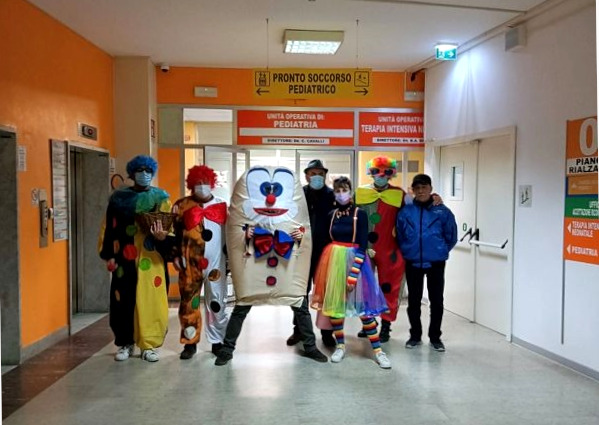 Cremona, il carnevale arriva nel reparto pediatrico dell’ospedale grazie ai volontari
